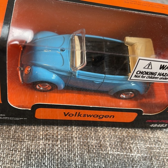 Die cast Volkswagen convertible toy car - Picture 3 of 6